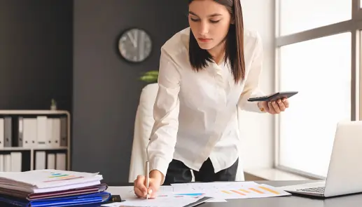 Contrôleur de gestion au bureau